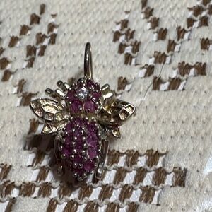 Plated gold/silver bee pendant.